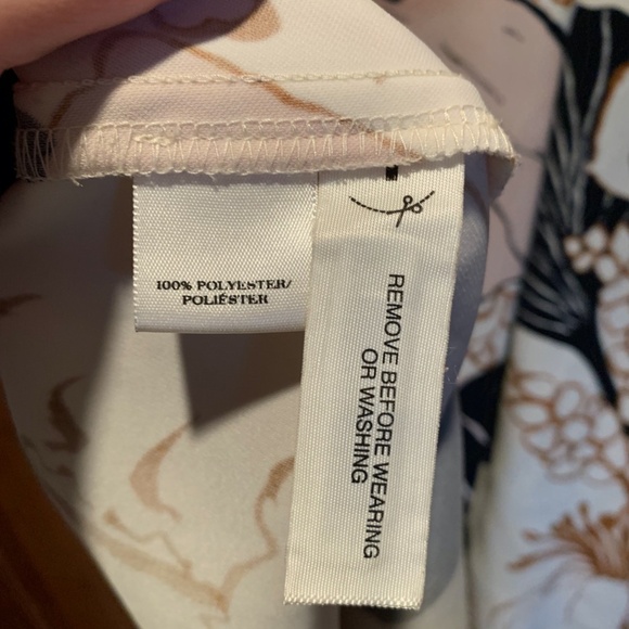 Ann Taylor Pleated Floral V-neck Dress Size 2 - Picture 5 of 6